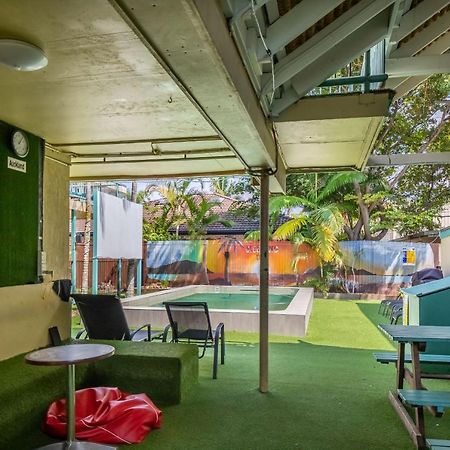 Sleeping Inn Backpackers Resort Gold Coast Exterior photo