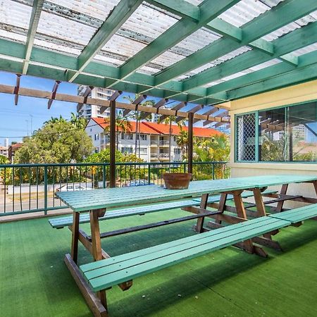 Sleeping Inn Backpackers Resort Gold Coast Exterior photo