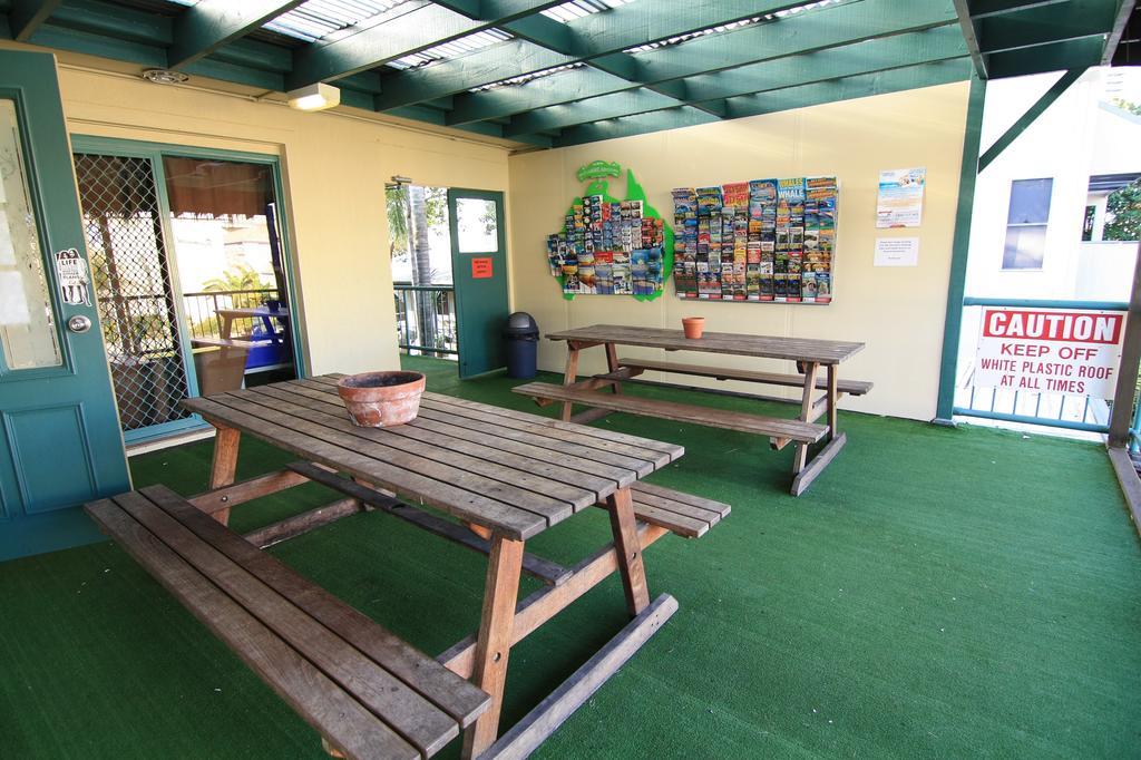 Sleeping Inn Backpackers Resort Gold Coast Exterior photo
