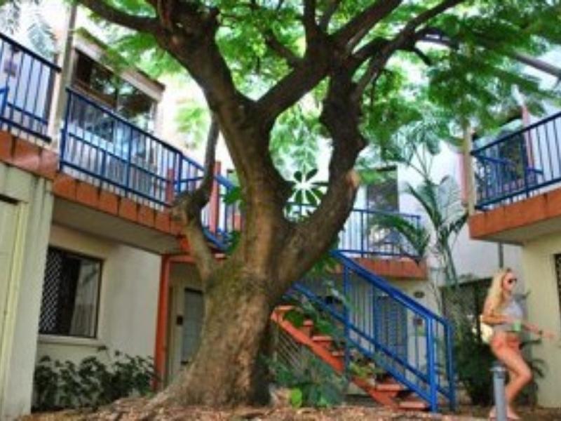 Sleeping Inn Backpackers Resort Gold Coast Exterior photo