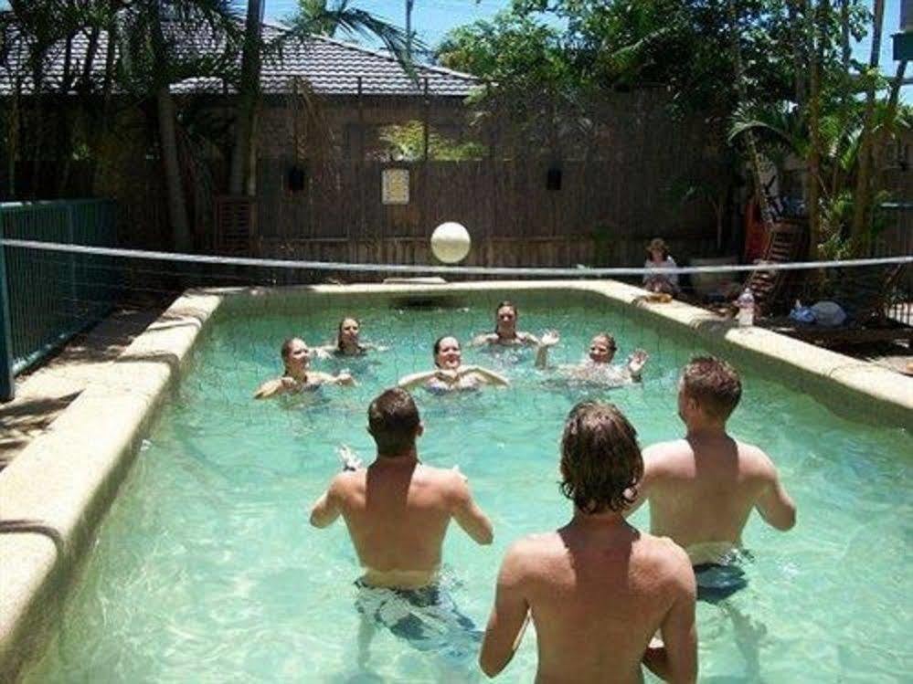 Sleeping Inn Backpackers Resort Gold Coast Exterior photo
