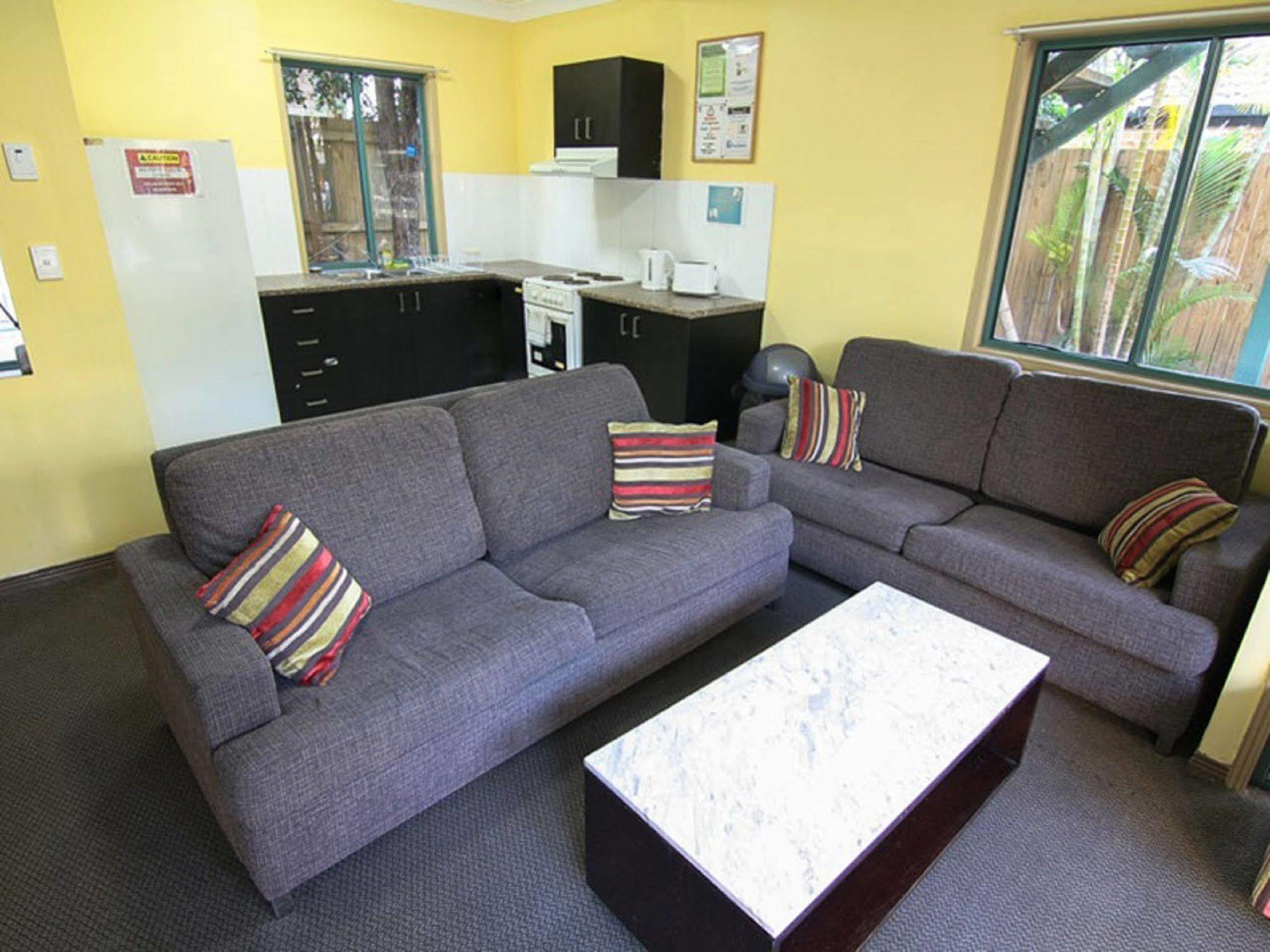 Sleeping Inn Backpackers Resort Gold Coast Exterior photo
