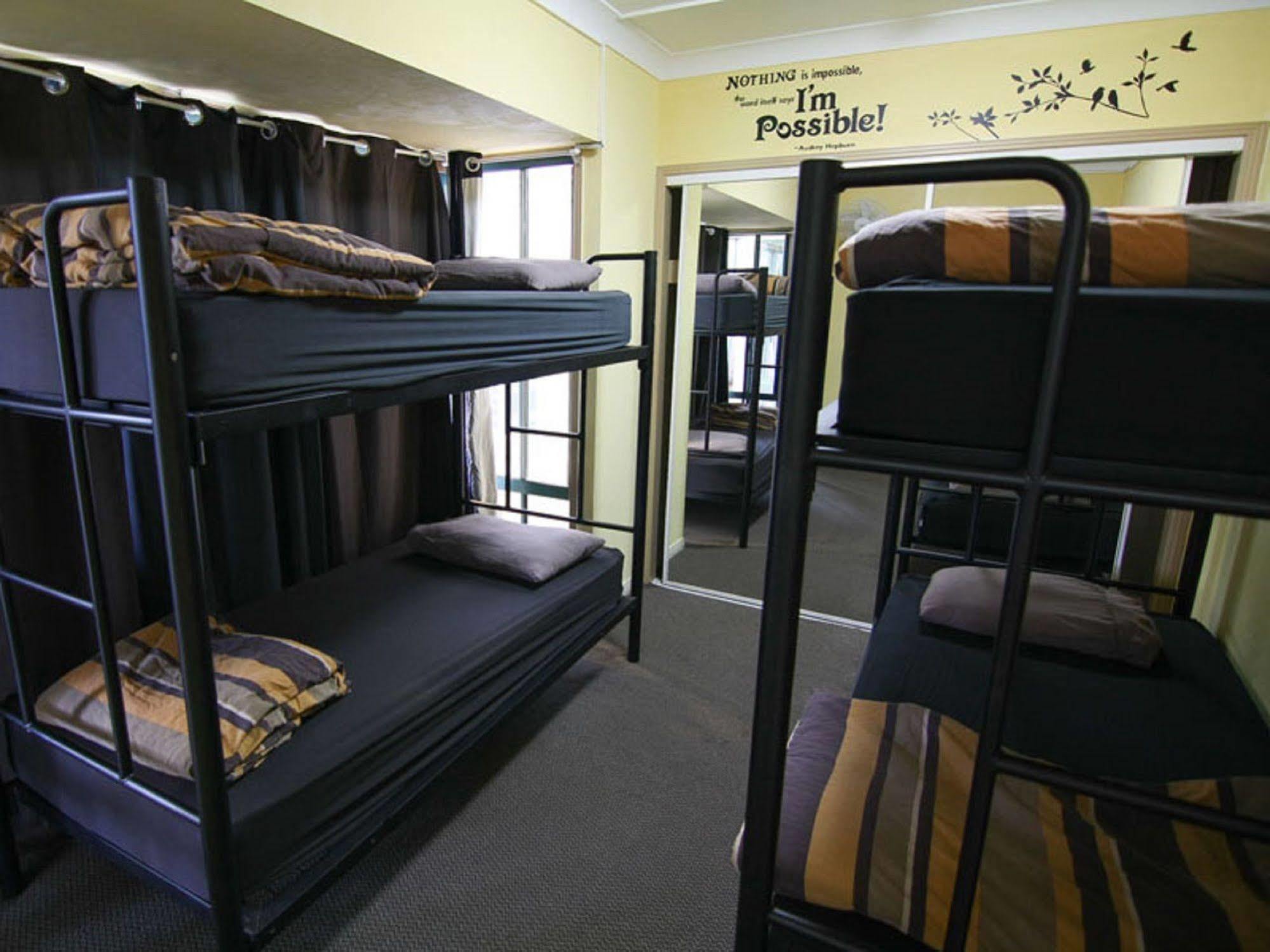 Sleeping Inn Backpackers Resort Gold Coast Exterior photo