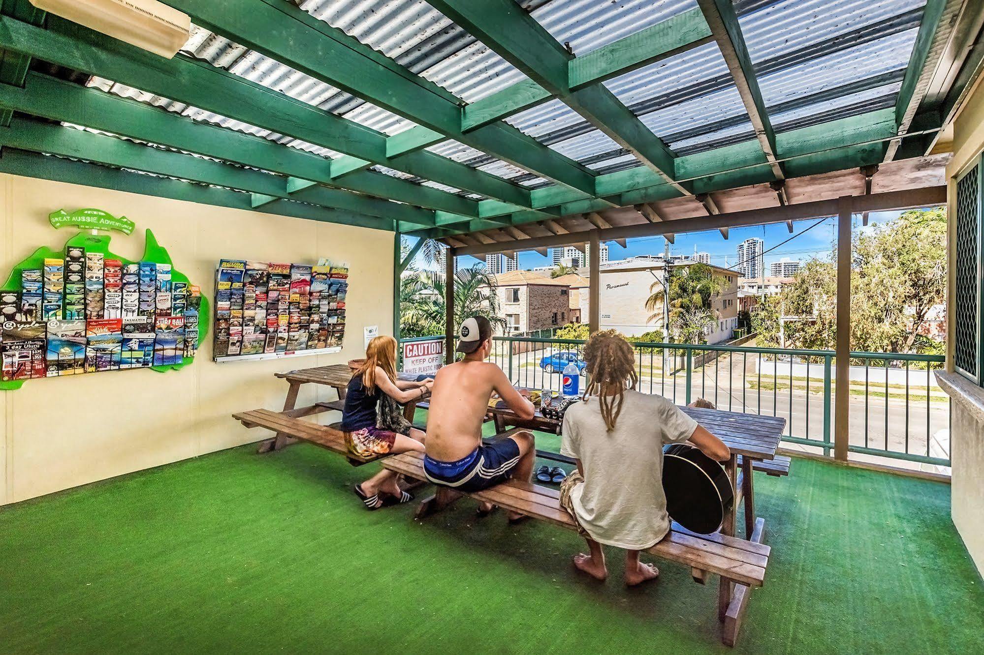 Sleeping Inn Backpackers Resort Gold Coast Exterior photo