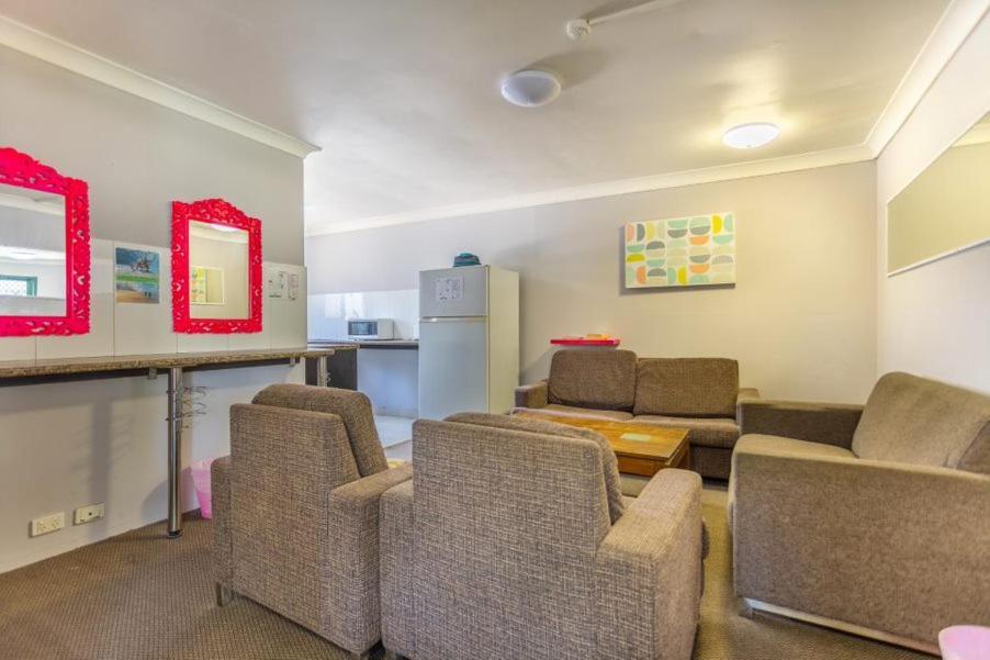 Sleeping Inn Backpackers Resort Gold Coast Exterior photo